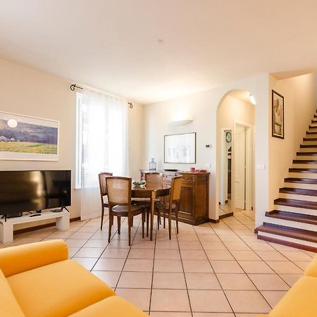 Flat 13: Elegante E Luminoso Con Terrazzo Privato Appartement Bologna Buitenkant foto
