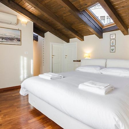 Flat 13: Elegante E Luminoso Con Terrazzo Privato Appartement Bologna Buitenkant foto