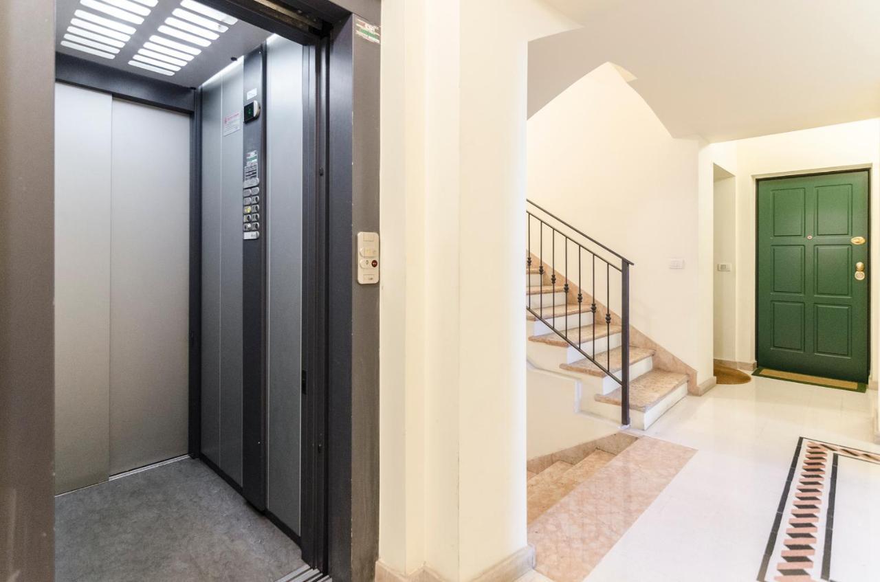 Flat 13: Elegante E Luminoso Con Terrazzo Privato Appartement Bologna Buitenkant foto