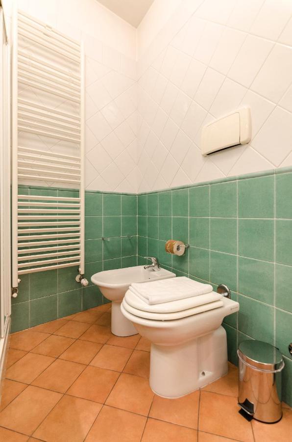 Flat 13: Elegante E Luminoso Con Terrazzo Privato Appartement Bologna Buitenkant foto