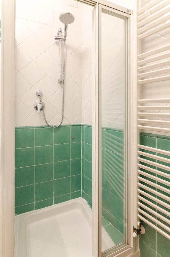 Flat 13: Elegante E Luminoso Con Terrazzo Privato Appartement Bologna Buitenkant foto