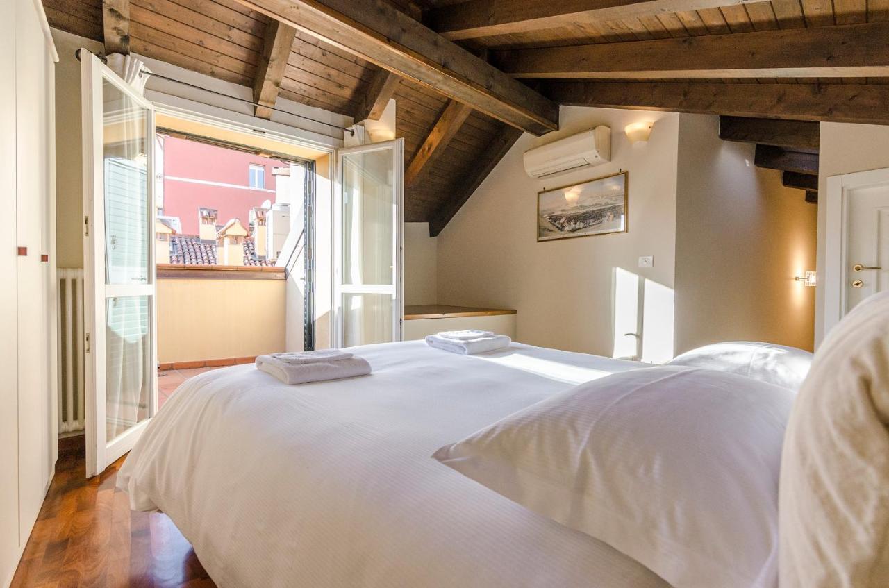 Flat 13: Elegante E Luminoso Con Terrazzo Privato Appartement Bologna Buitenkant foto