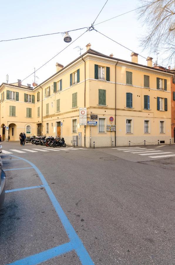 Flat 13: Elegante E Luminoso Con Terrazzo Privato Appartement Bologna Buitenkant foto